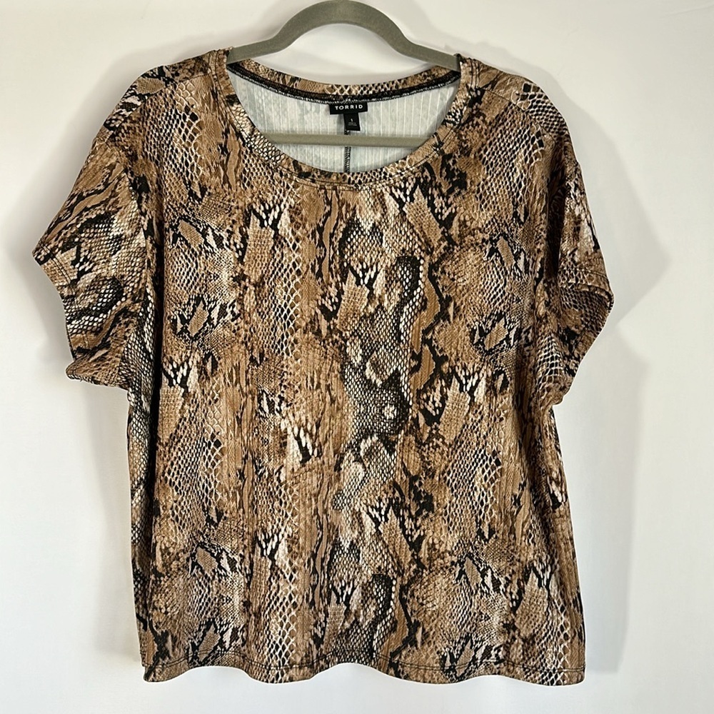 Torrid Ribbed Snakeskin Cropped T-Shirt Top